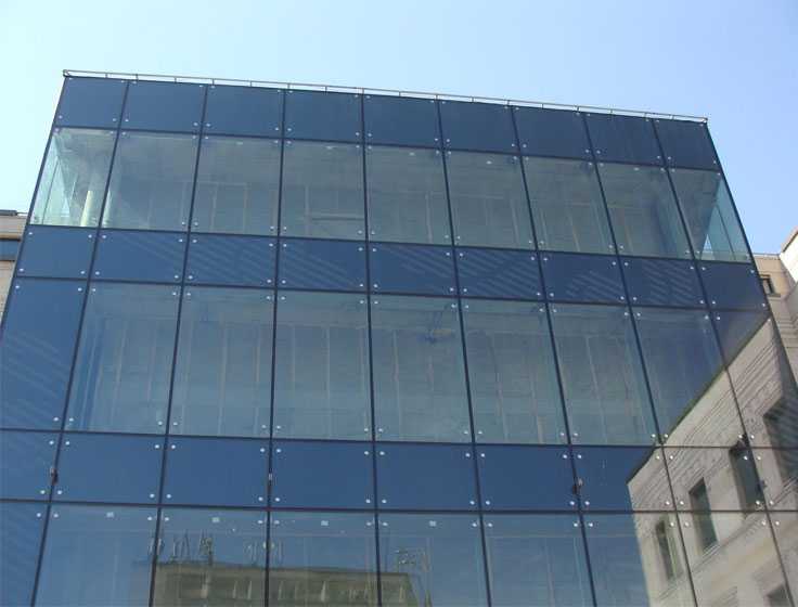 Фасад из стекла — новое решение в строительстве