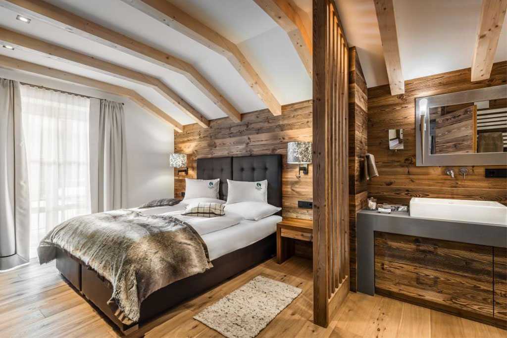 Дом в стиле шале: интерьер загородного деревянного дома, современные коттеджи в альпийском стиле
 - 33 фото