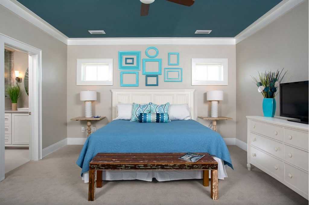 Голубой потолок в интерьере – сочетание цветов при дизайне помещений