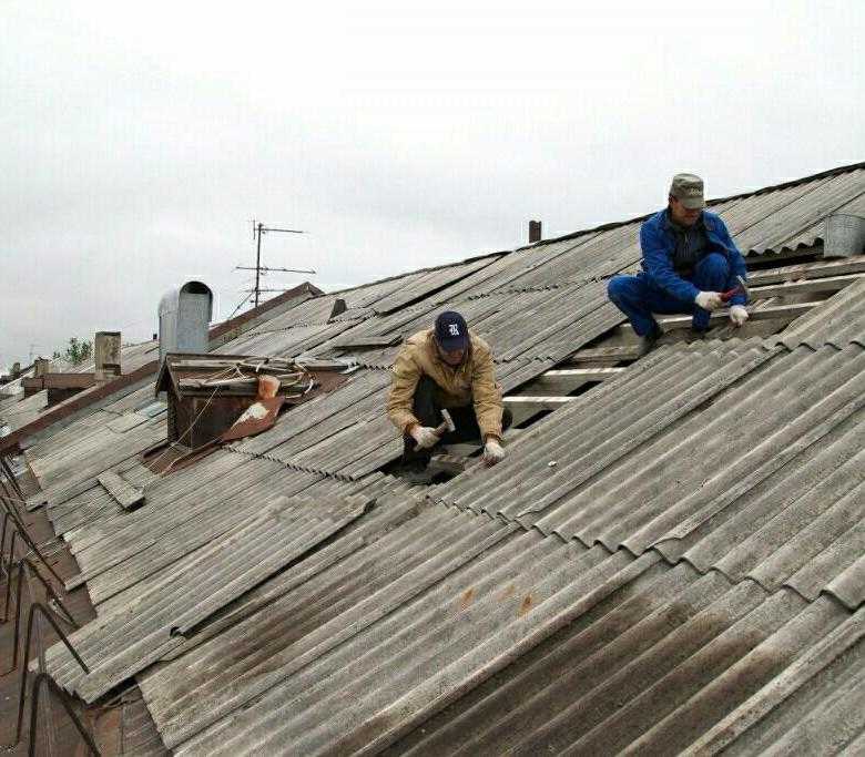 Как снять шифер с крыши дома самому и с помощниками