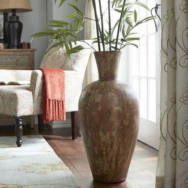 Напольные вазы в интерьере преображают жилище