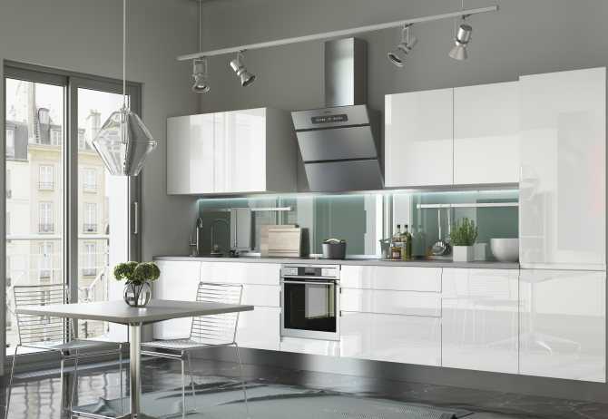 Белая глянцевая кухня (55 фото): современный кухонный гарнитур в интерьере, дизайн мебели из мдф и других материалов, отзывы