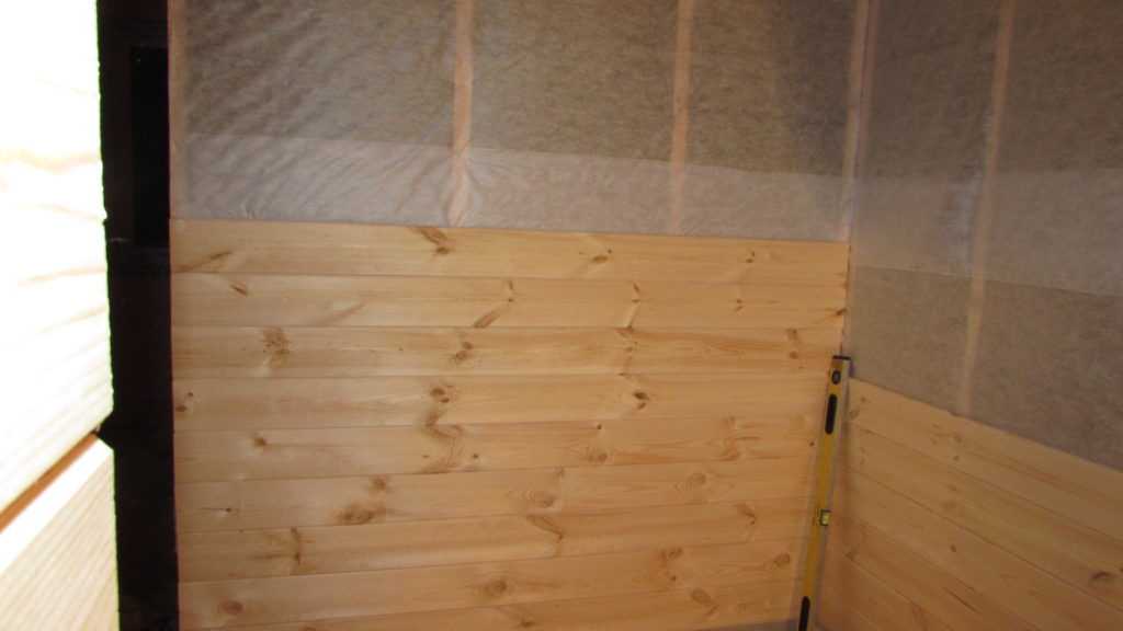 Обшивка стен в деревянном доме - фото примеров