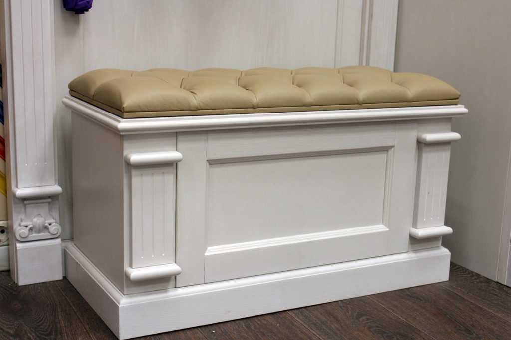 Банкетка со спинкой (73 фото): мягкая банкетка-диван в стиле барокко, с высокой и низкой спинкой, двухместная и круглая, с подлокотниками