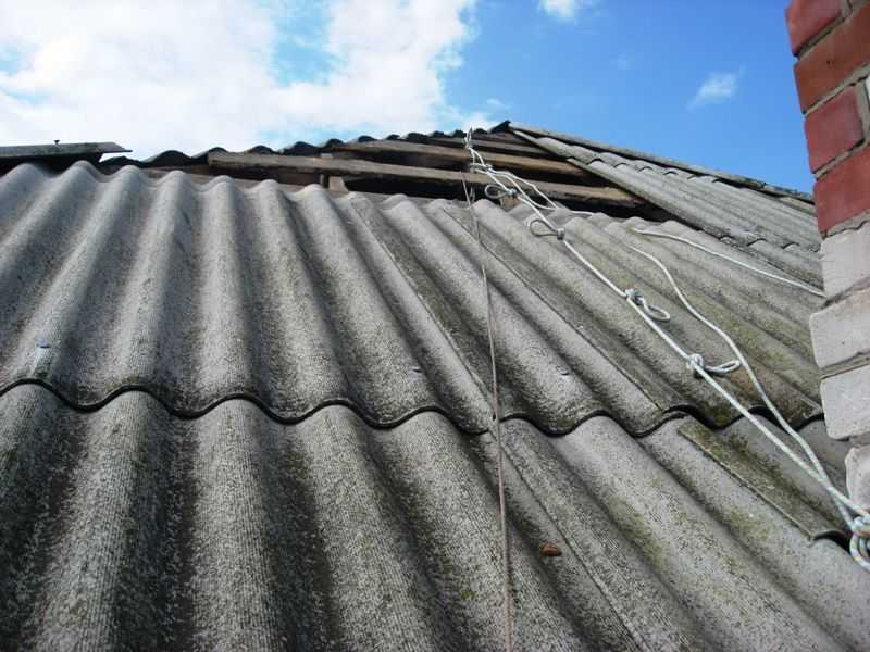 Как сделать ремонт шифера на крыше: разъясняем суть