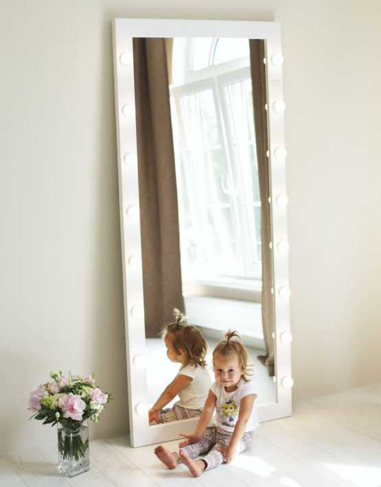 Зеркало в раме – функциональный и красивый декор комнаты