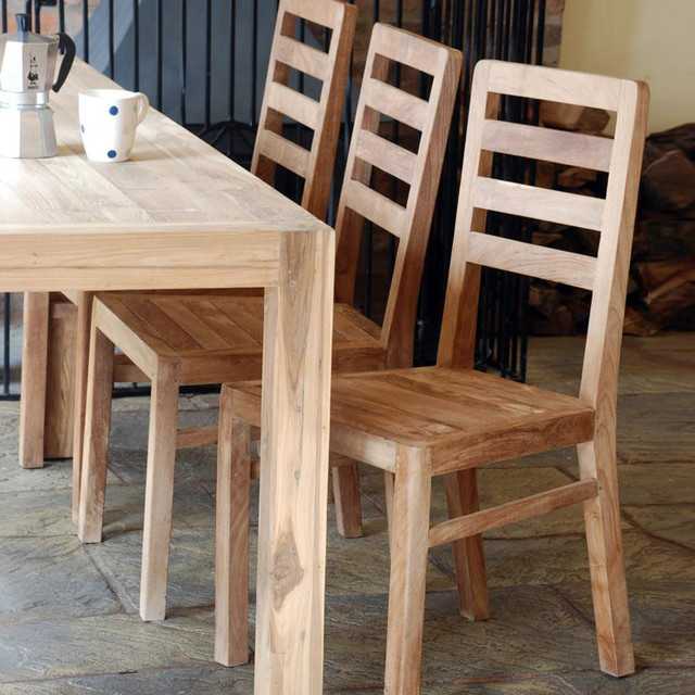 Классические деревянные стулья никогда не выйдут из моды. Как выбрать резные дизайнерские изделия из дерева для дома Где купить белую конструкцию из Малайзии В каком стиле модели из гевеи подойдут для гостиной комнаты