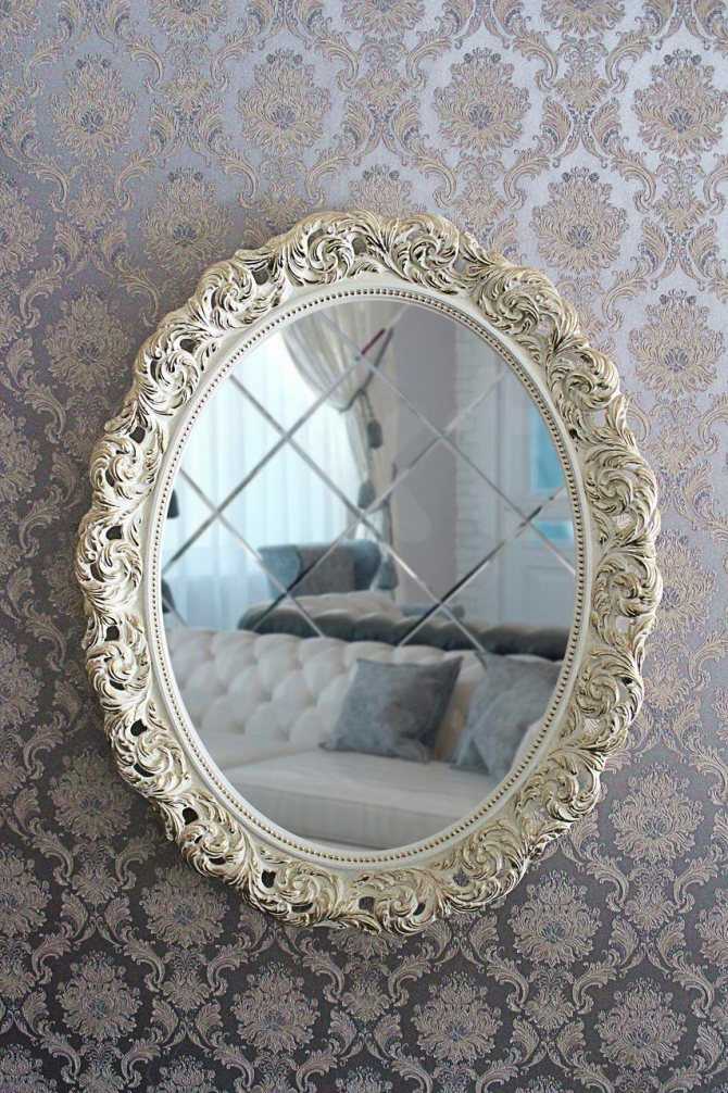 Зеркала в деревянных рамах – интересные формы, преимущества и особенности, Подойдут ли круглые и овальные старинные зеркала для прихожей Для каких стилей подходят зеркала в рамах из дерева