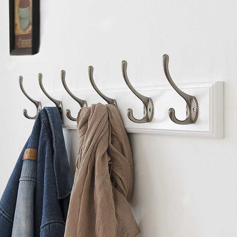 Вешалка для одежды в прихожую на стену: выбираем практичный вариант