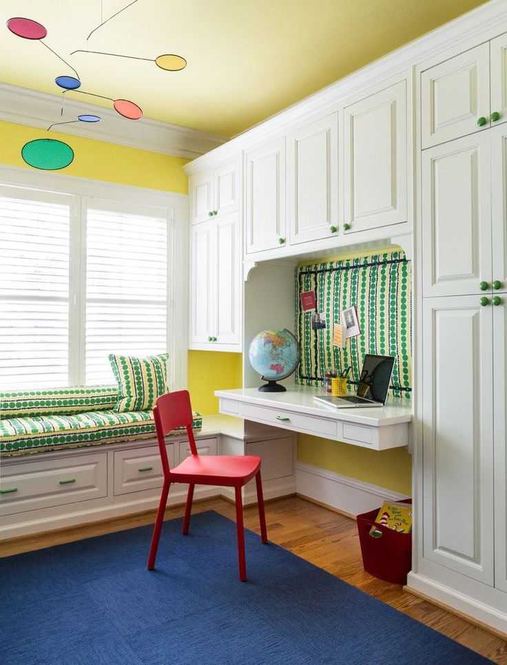 Стол-подоконник в детской (47 фото): встроенная столешница в комнате подростка