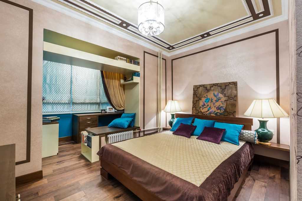 Красивый и стильный дизайн спальни, совмещенной с балконом