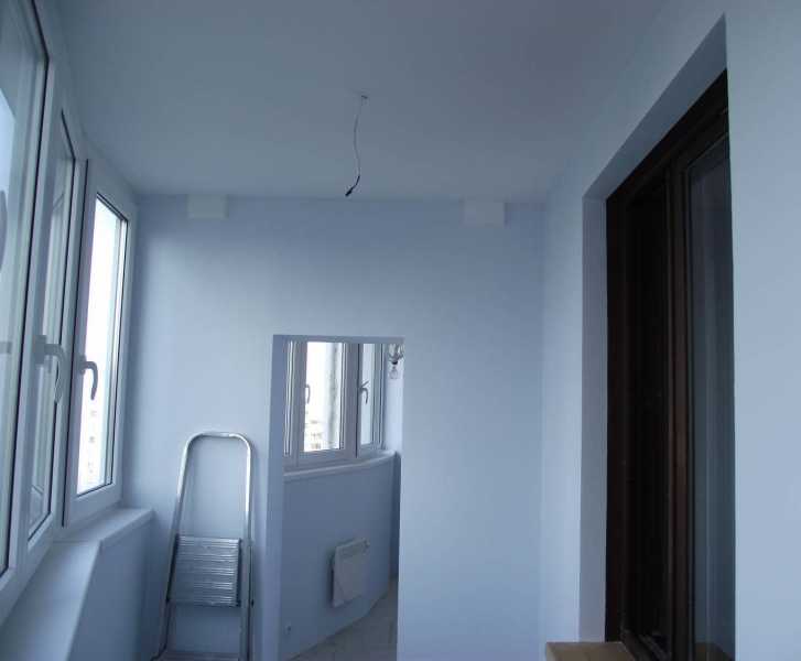 Балкон с кирпичной стеной: декоративный дизайн - 15 фото