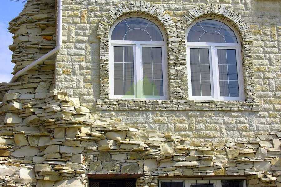 Дома из дагестанского камня (24 фото): проекты красивых одноэтажных и двухэтажных коттеджей из белого и другого камня