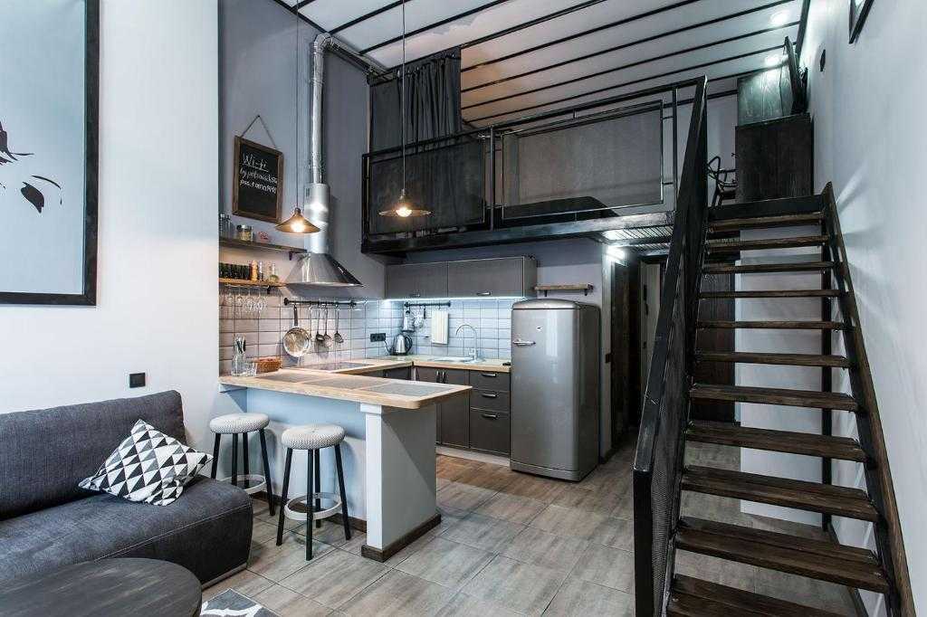 Дизайн двухуровневой квартиры (43 фото): проект интерьера двухэтажного помещения, двухуровневая планировка в современном стиле