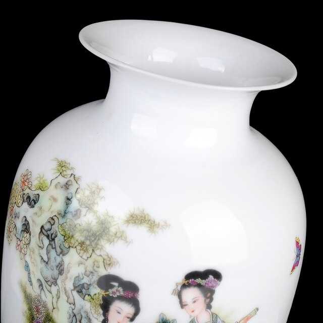 Фарфоровая ваза – это элегантное и изящное дополнение ко многим стилям интерьера. Чем интересны китайские антикварные напольные вазы для цветов В чем особенности моделей, сделанных на «Императорском фарфоровом заводе»