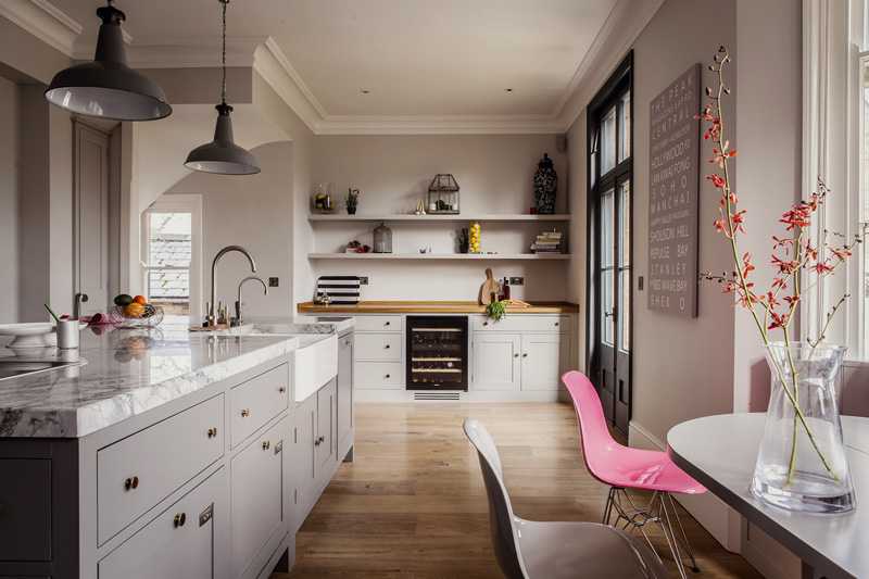 Кухни в панельном доме (61 фото): варианты дизайна интерьера кухонь маленьких размеров, нюансы планировки
