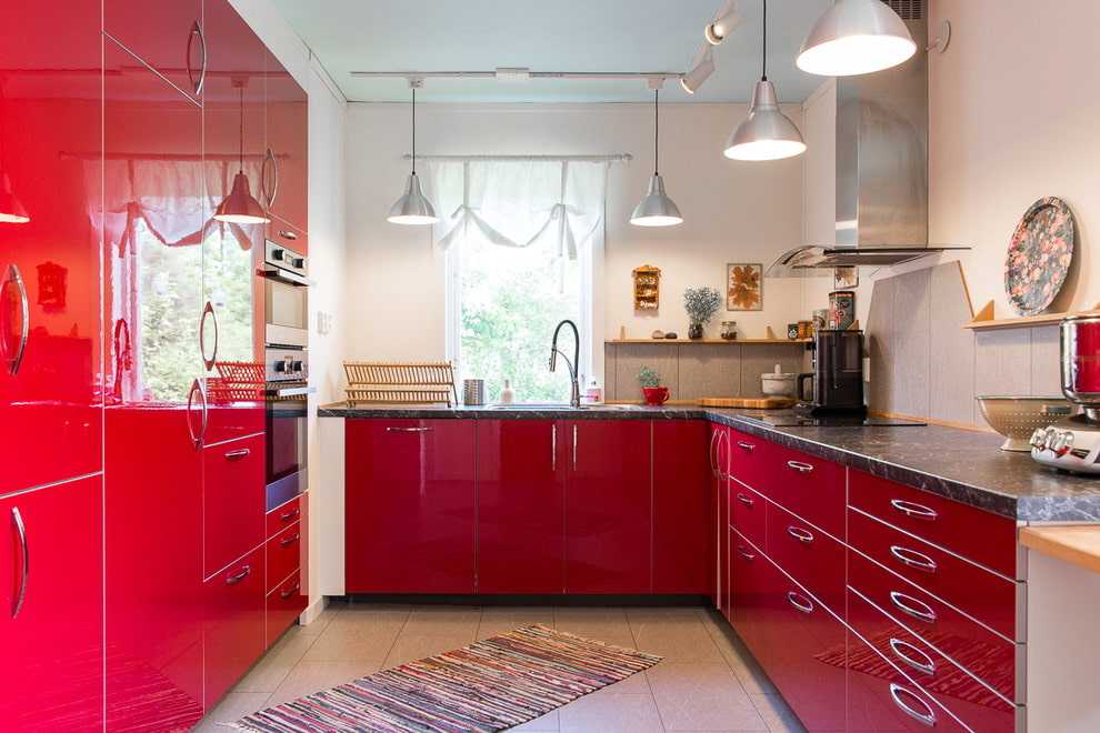 Дизайн красной кухни: фотогалерея с реальными фото примерами