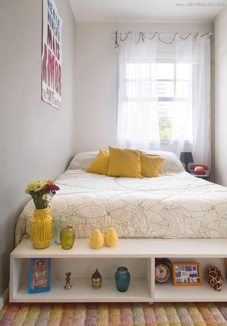 Спальня в стиле минимализм (70 фото): современный дизайн интерьера, белые шторы для маленькой комнаты, экоминимализм в спальне с минимальной площадью