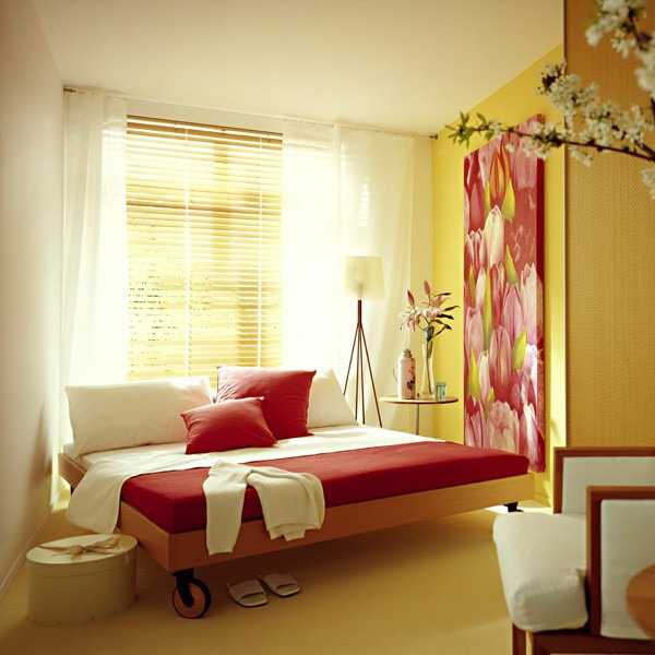 Спальня с двумя окнами на разных стенах: дизайн - 26 фото