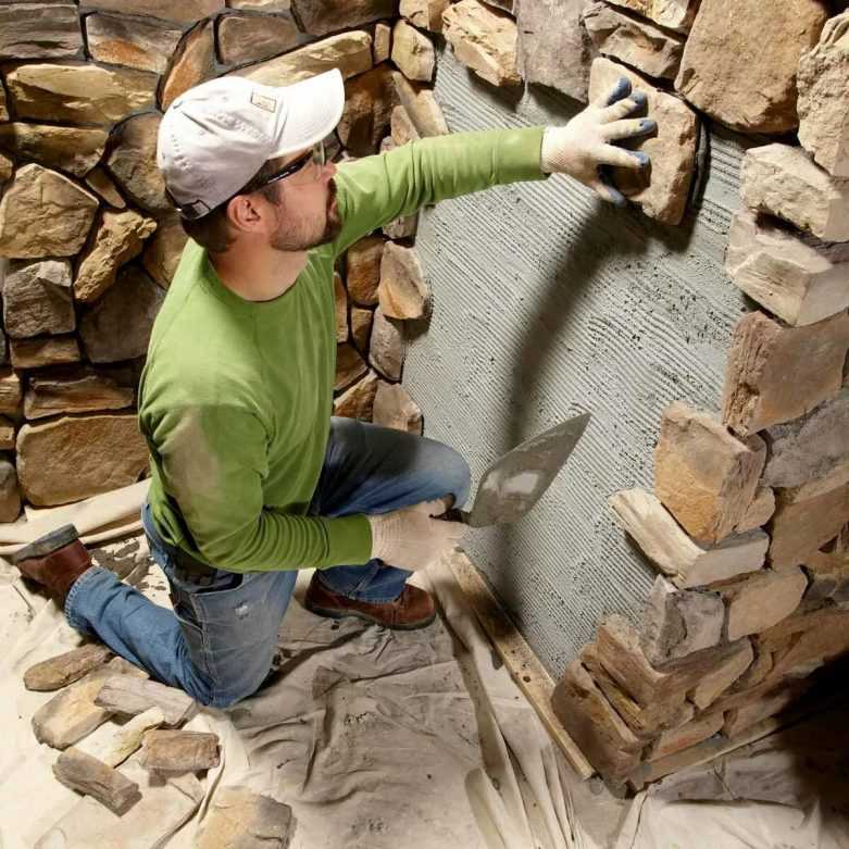 Что такое панно из камня Каковы особенности панно из натурального и искусственного камня на стене в интерьере Какие еще варианты могут существовать, и как их правильно реализовать на практике