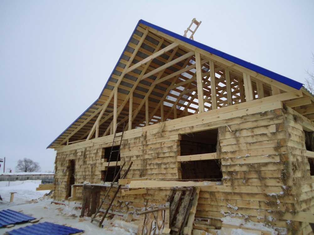 Фундаменты для дома из бруса: какое основание лучше для деревянного строения и как подвести под старое здание, технология строительства и крепление первого венца к основе