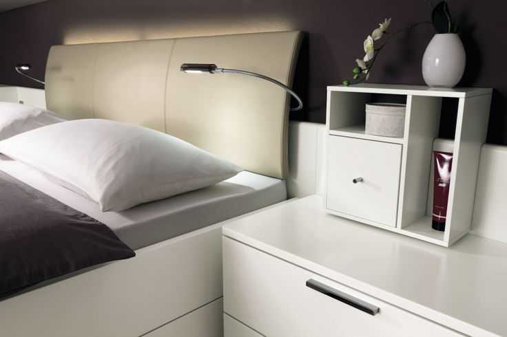 Прикроватные тумбы для спальни: размеры высоких подвесных моделей, узкие белые тумбы, стандарты по высоте для стеклянных и других моделей