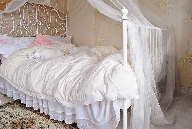 Спальня с балдахином (41 фото): балдахин над кроватью, дизайн интерьера