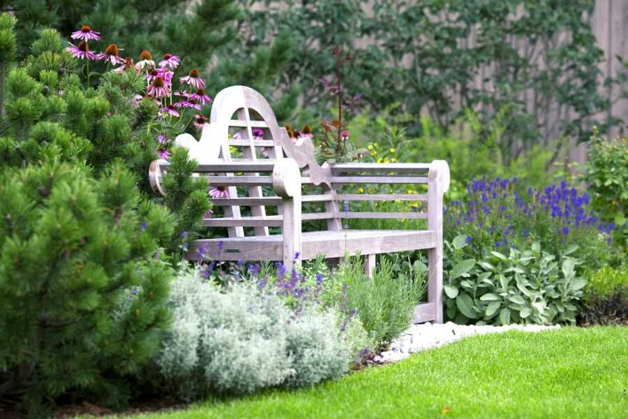 Садовая скамейка: 100 фото стильных и элегантных проектов от дизайнеров